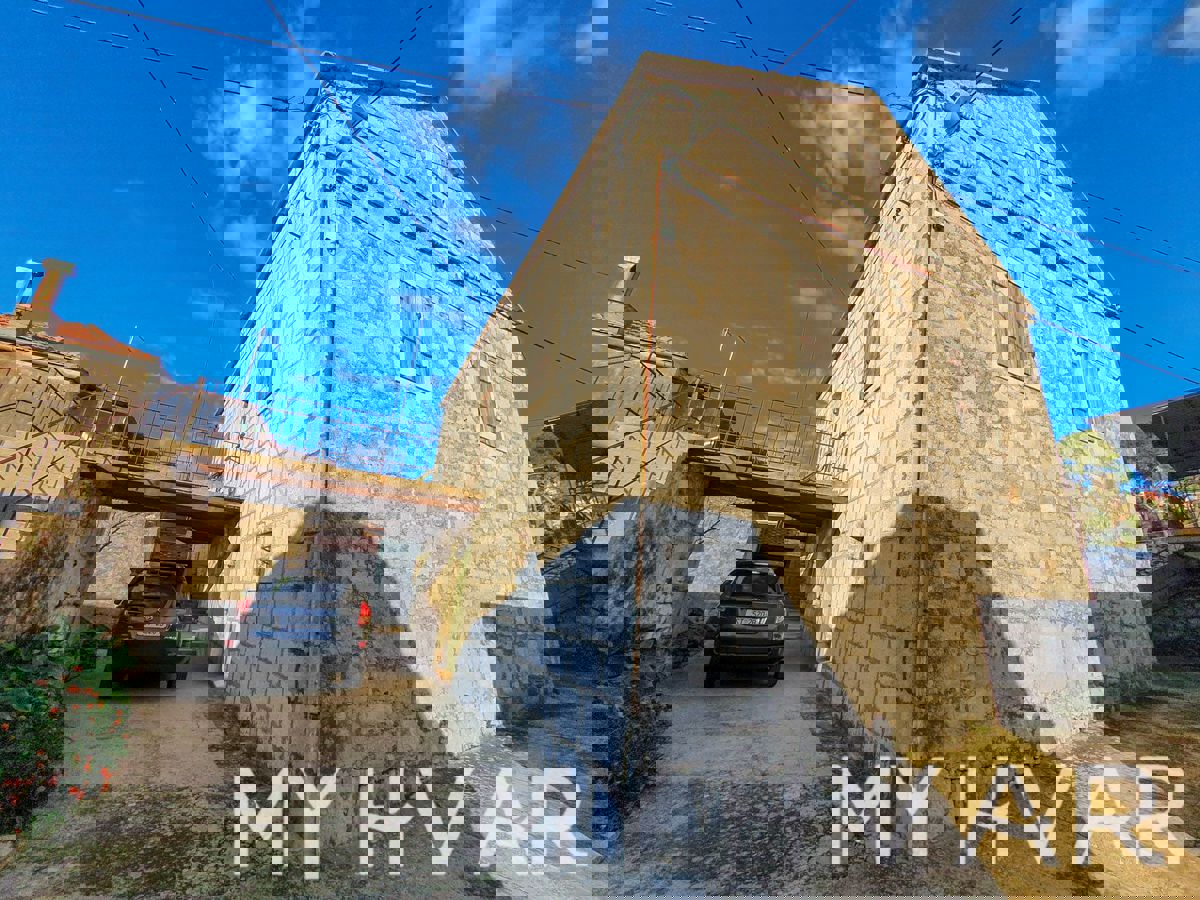 Casa in pietra a Zastražišće