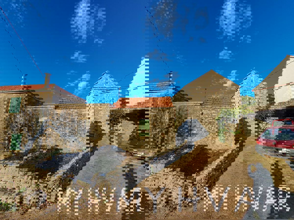 Casa in pietra a Zastražišće