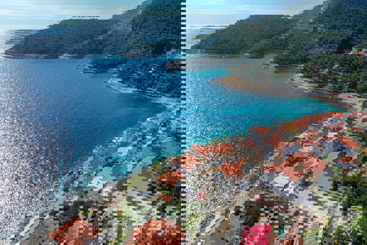 Terreno edificabile a Milna - Prima fila al mare