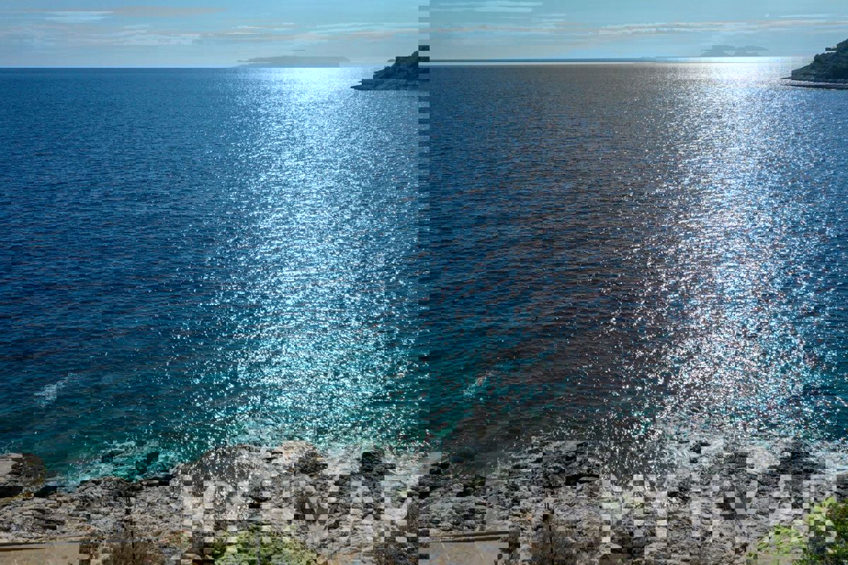 Terreno edificabile a Milna - Prima fila al mare