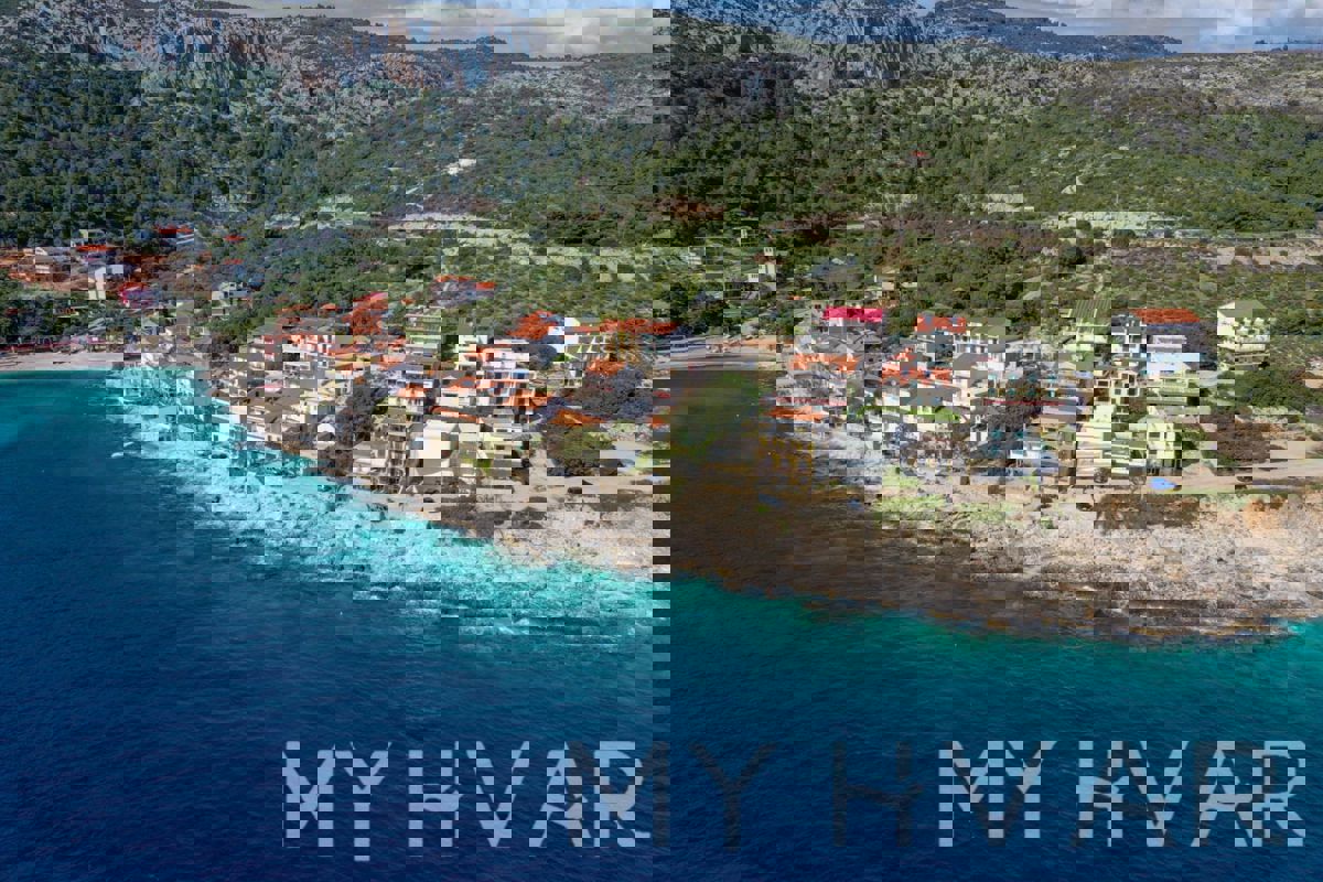 Terreno edificabile a Milna - Prima fila al mare