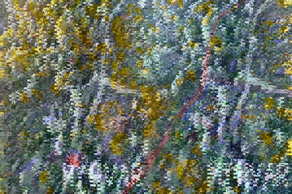 Capanne di pietra nascoste a Mudri Dolac