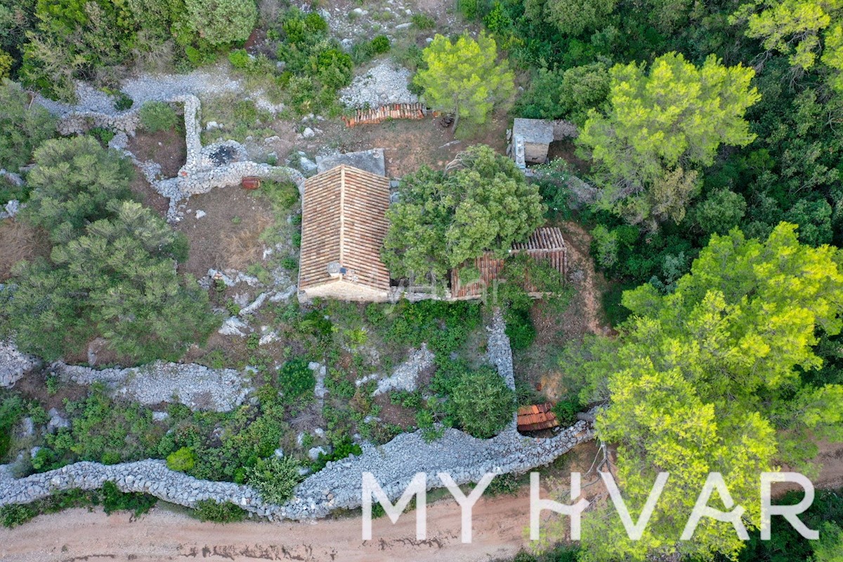 Capanne di pietra nascoste a Mudri Dolac