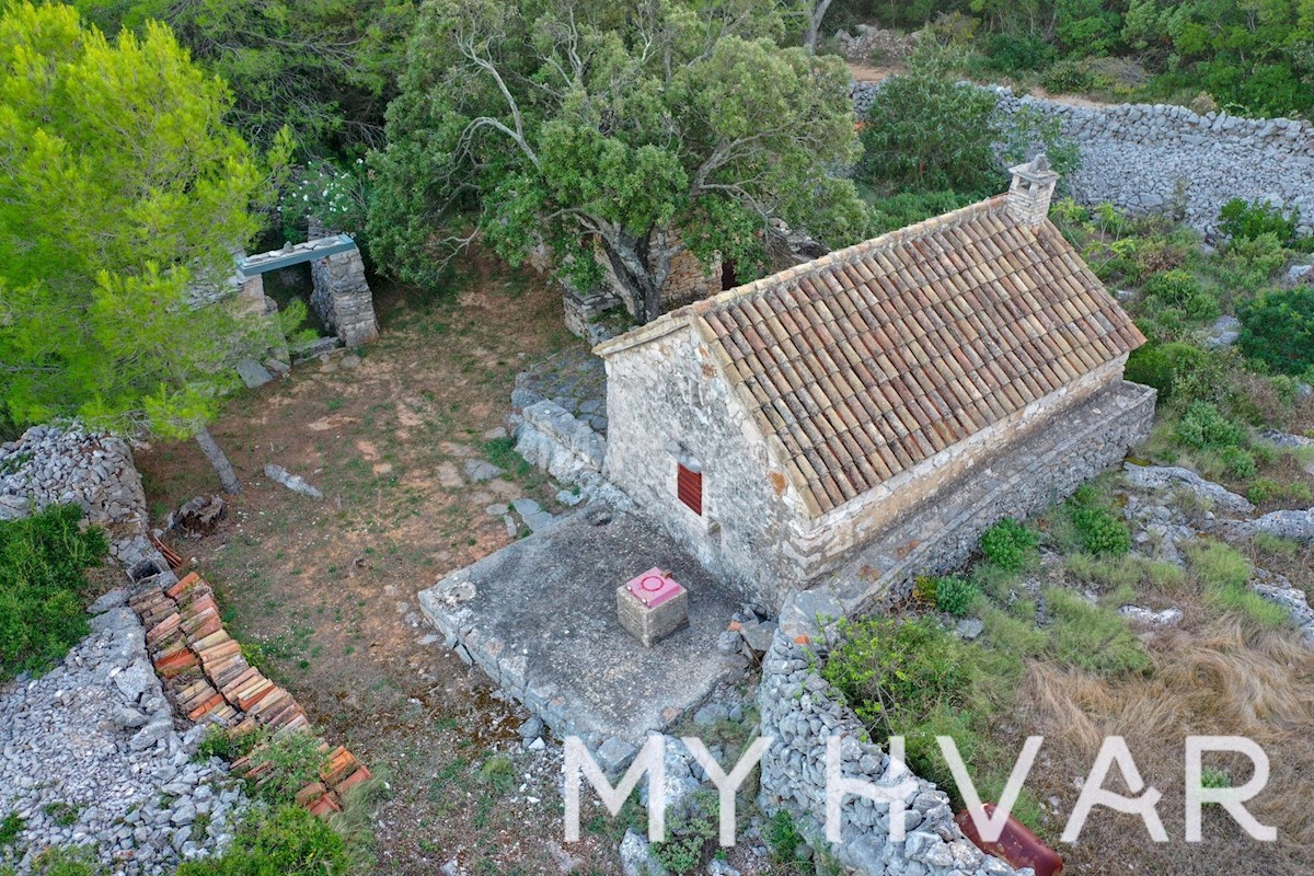 Capanne di pietra nascoste a Mudri Dolac