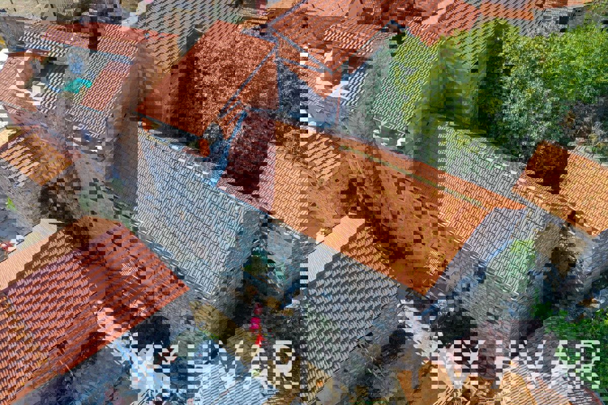 Casa nascosta a Svirče