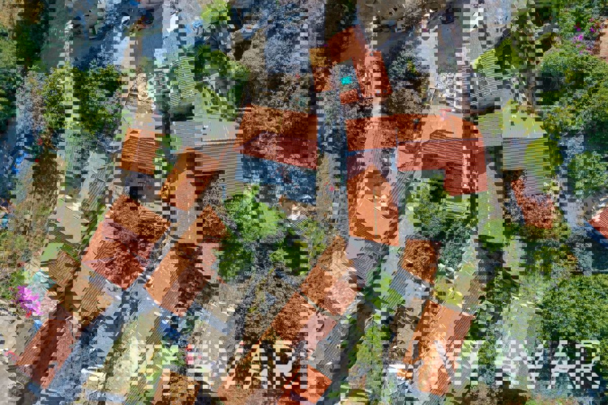 Casa nascosta a Svirče