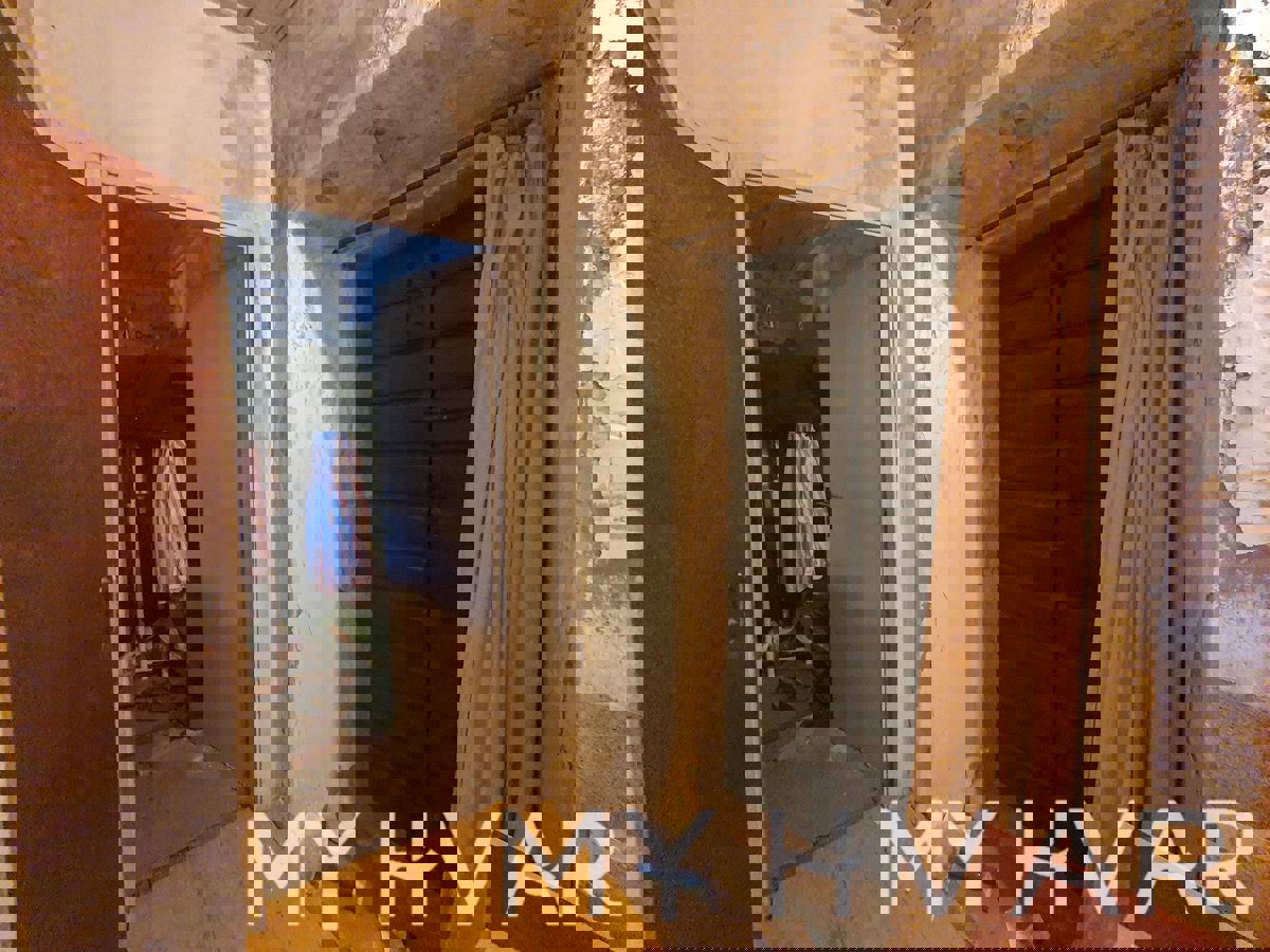 Casa nascosta a Svirče