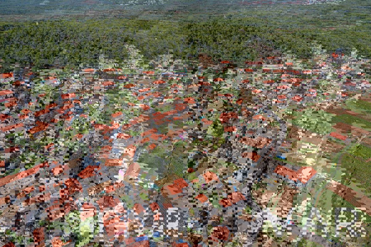 Casa nascosta a Svirče