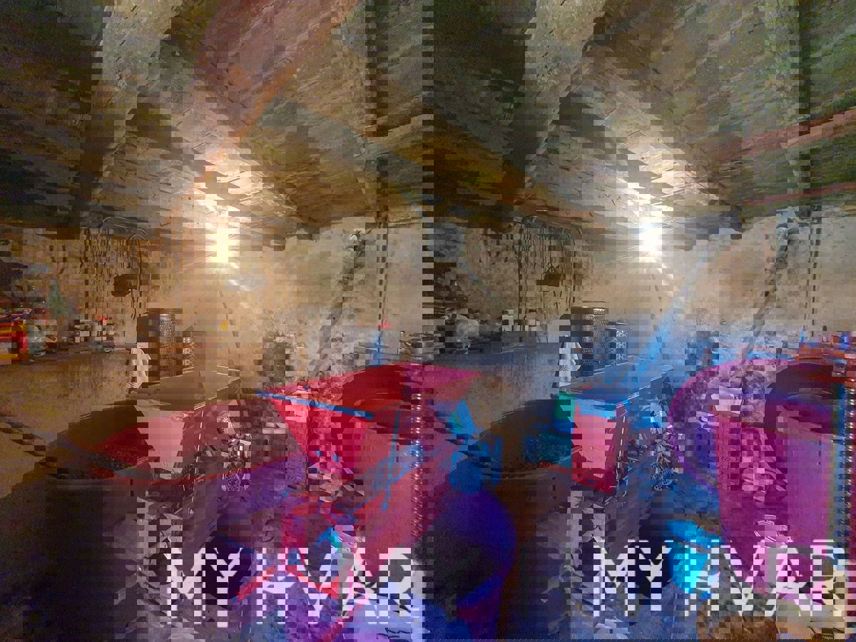 Casa nascosta a Svirče