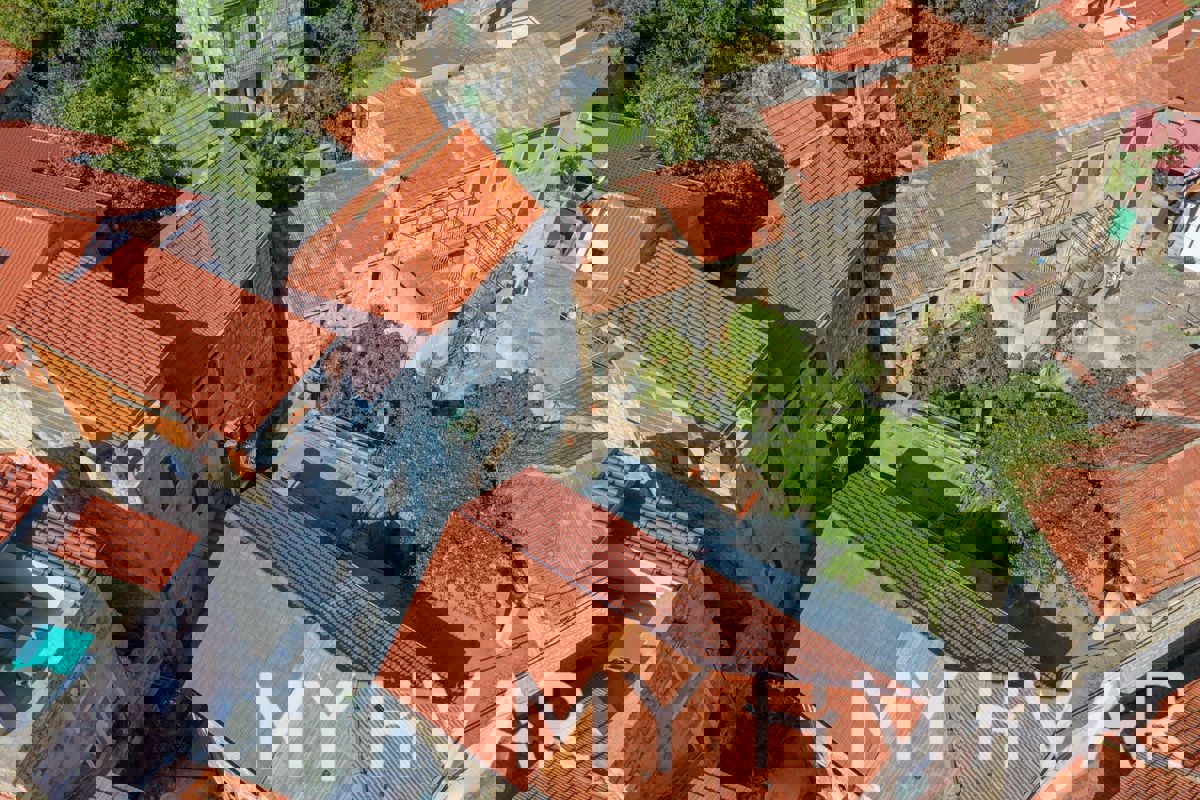 Casa nascosta a Svirče