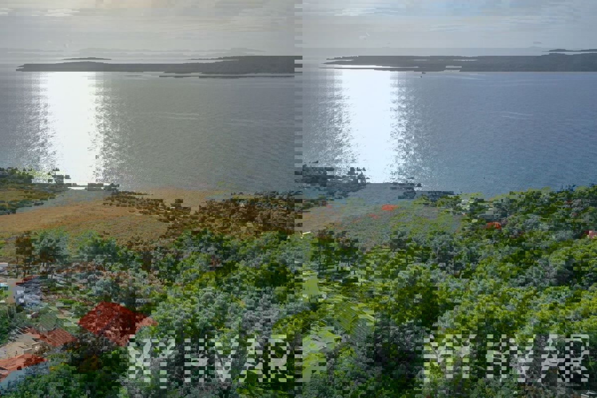 Edificio con terreno vista mare a Zavala est