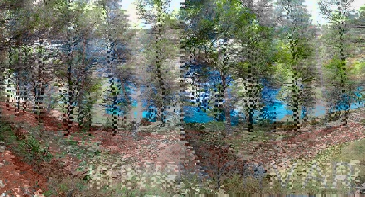 Terreno edificabile in riva al mare a Korčula