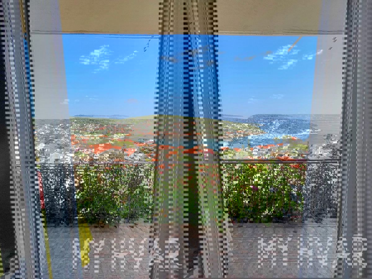 Appartamento familiare con vista mare a Jelsa