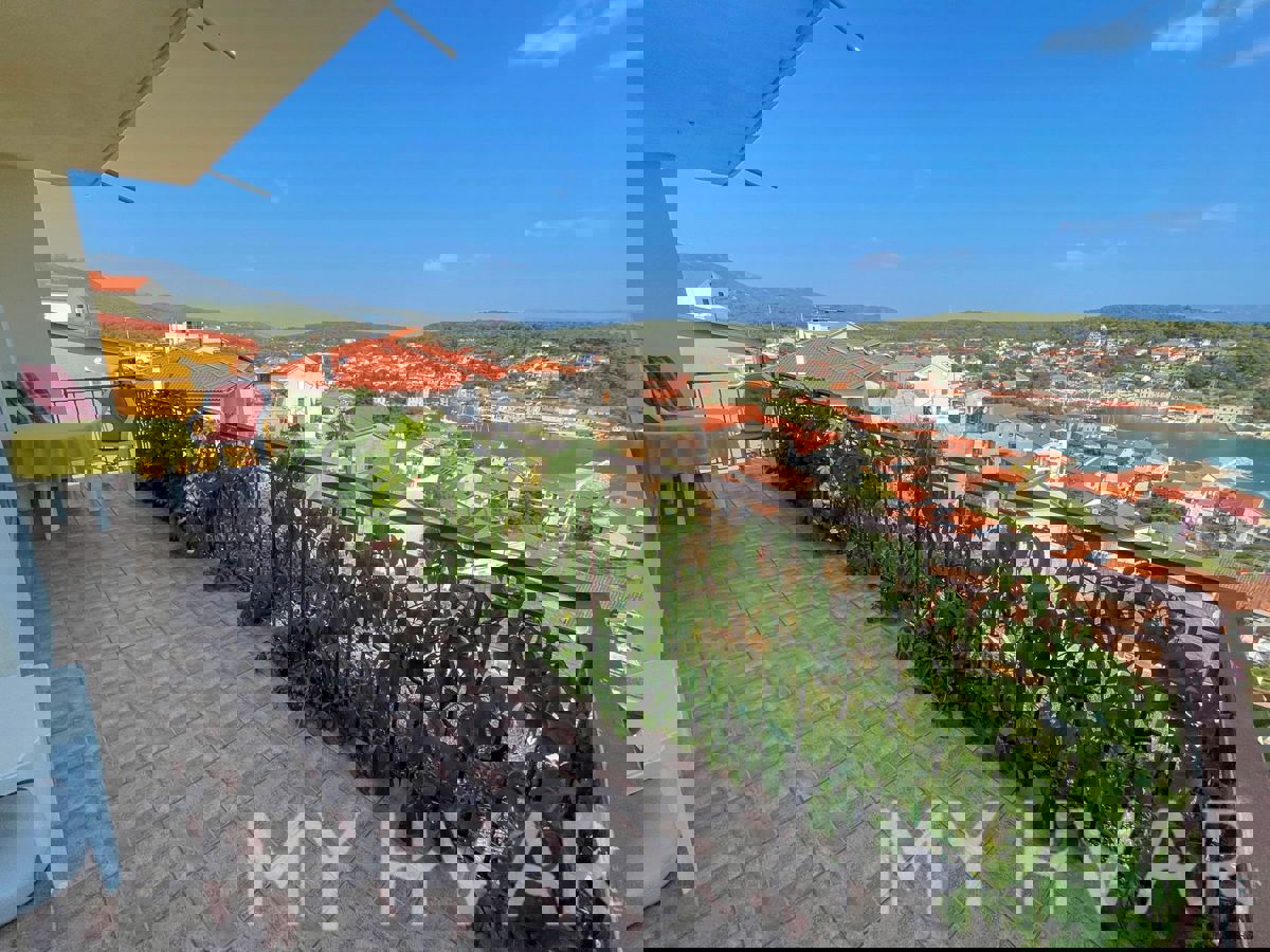 Appartamento familiare con vista mare a Jelsa