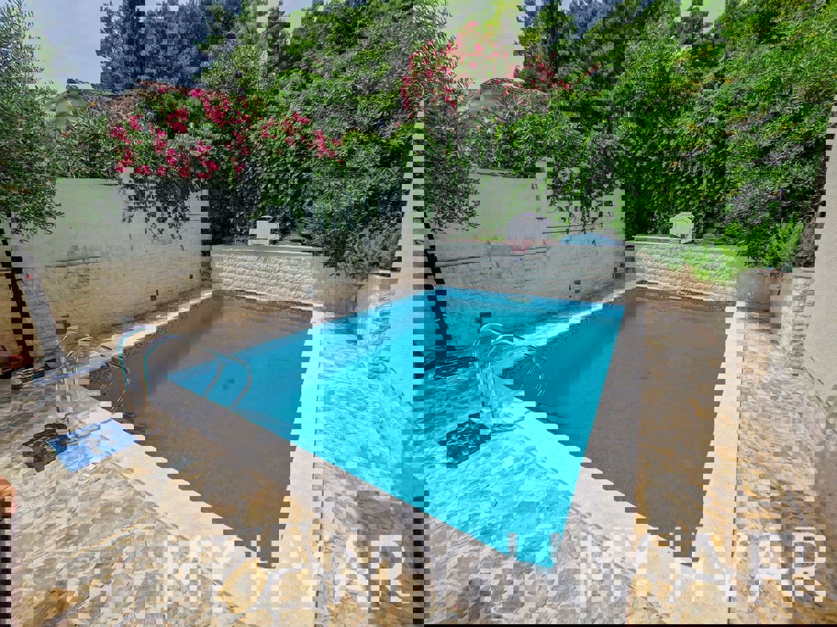 Villa con piscina a Vitarnja