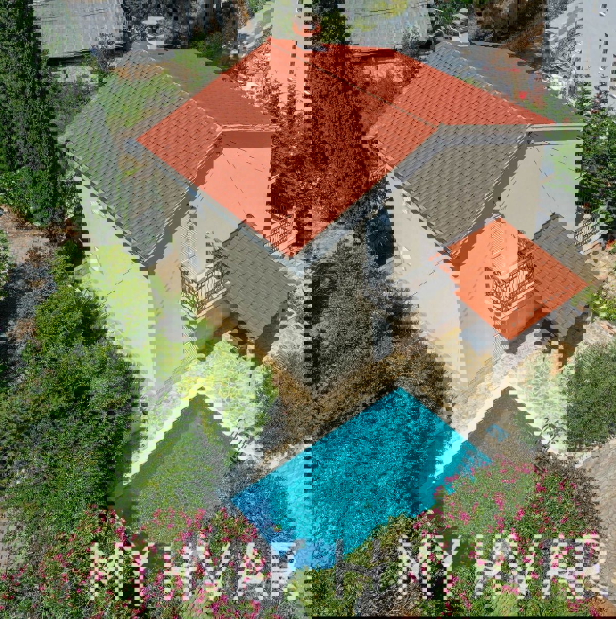 Villa con piscina a Vitarnja