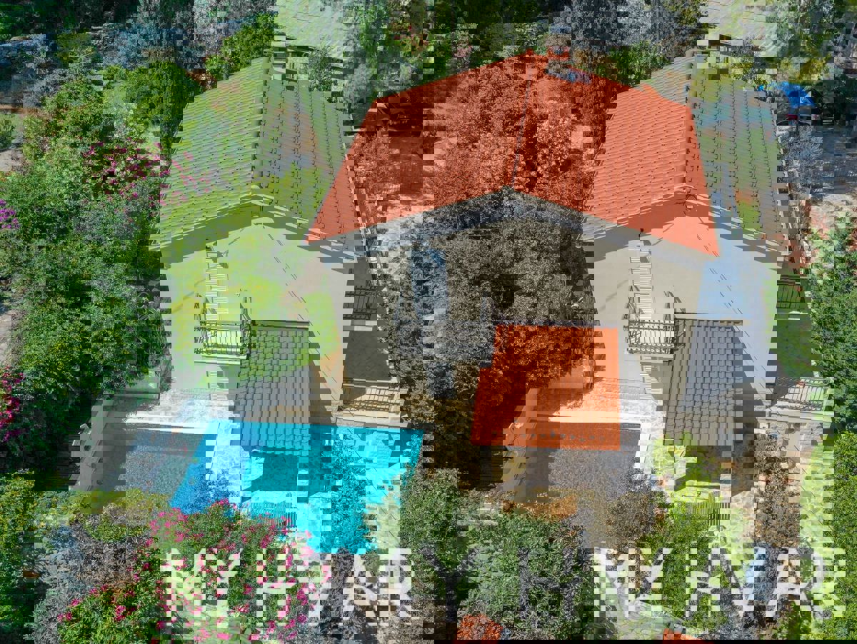 Villa con piscina a Vitarnja