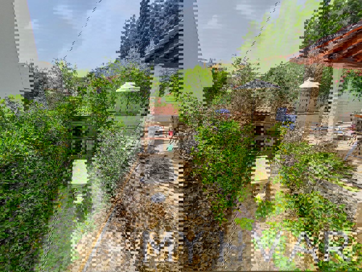 Villa con piscina a Vitarnja