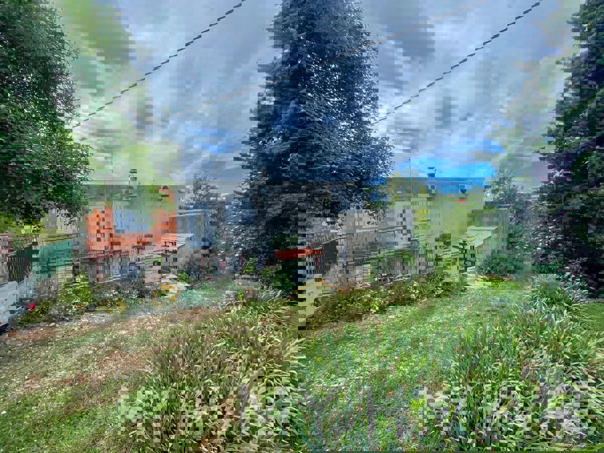 Casa bifamiliare, fattoria e uliveto sul mare a Hvar