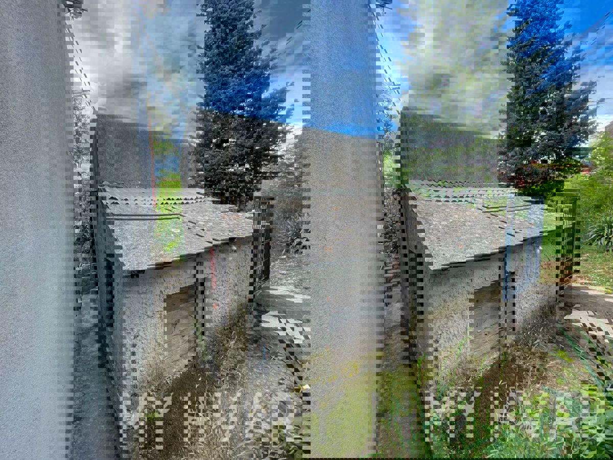 Casa bifamiliare, fattoria e uliveto sul mare a Hvar