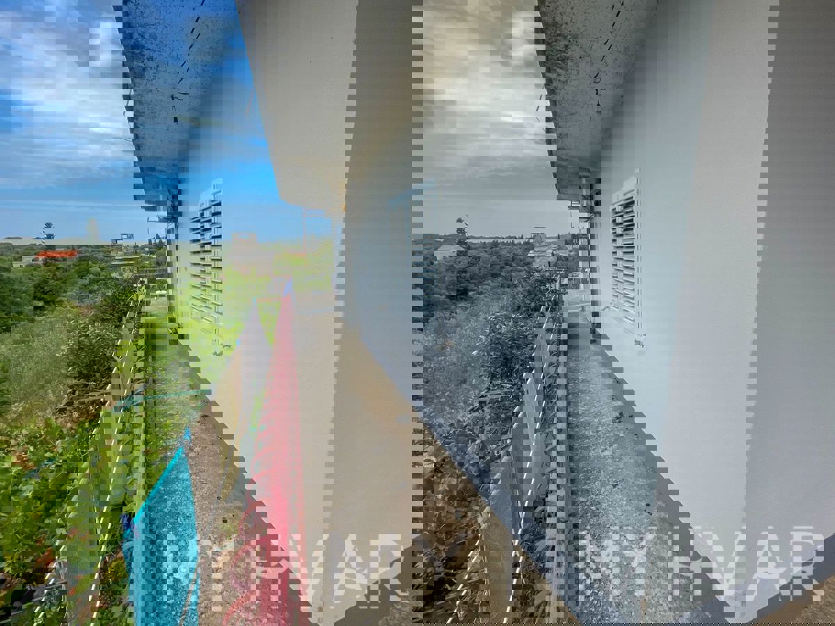 Casa bifamiliare con capanne in pietra a Bogomolje