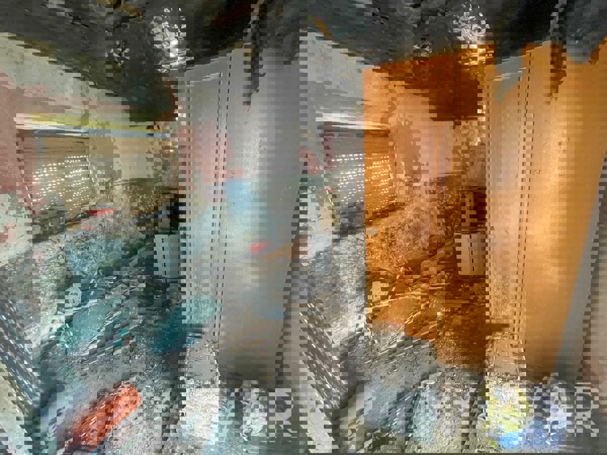 Casa bifamiliare con capanne in pietra a Bogomolje