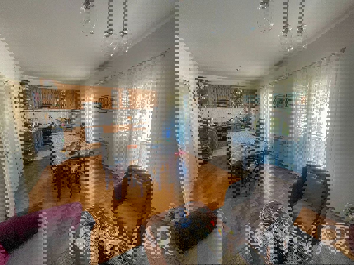 Casa indipendente in posizione tranquilla a Stari Grad