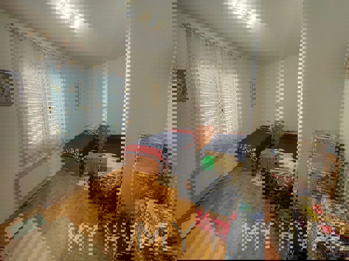 Casa indipendente in posizione tranquilla a Stari Grad