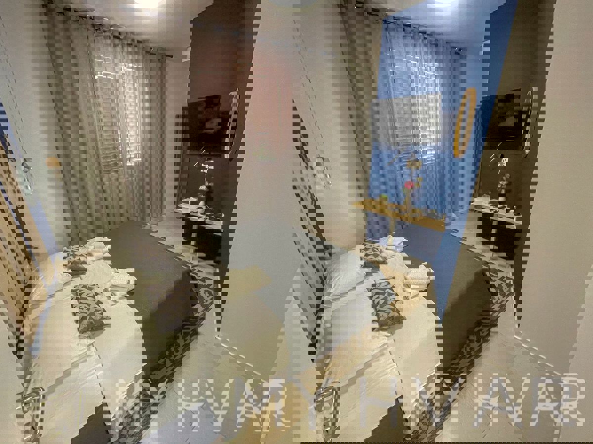 Casa indipendente in posizione tranquilla a Stari Grad