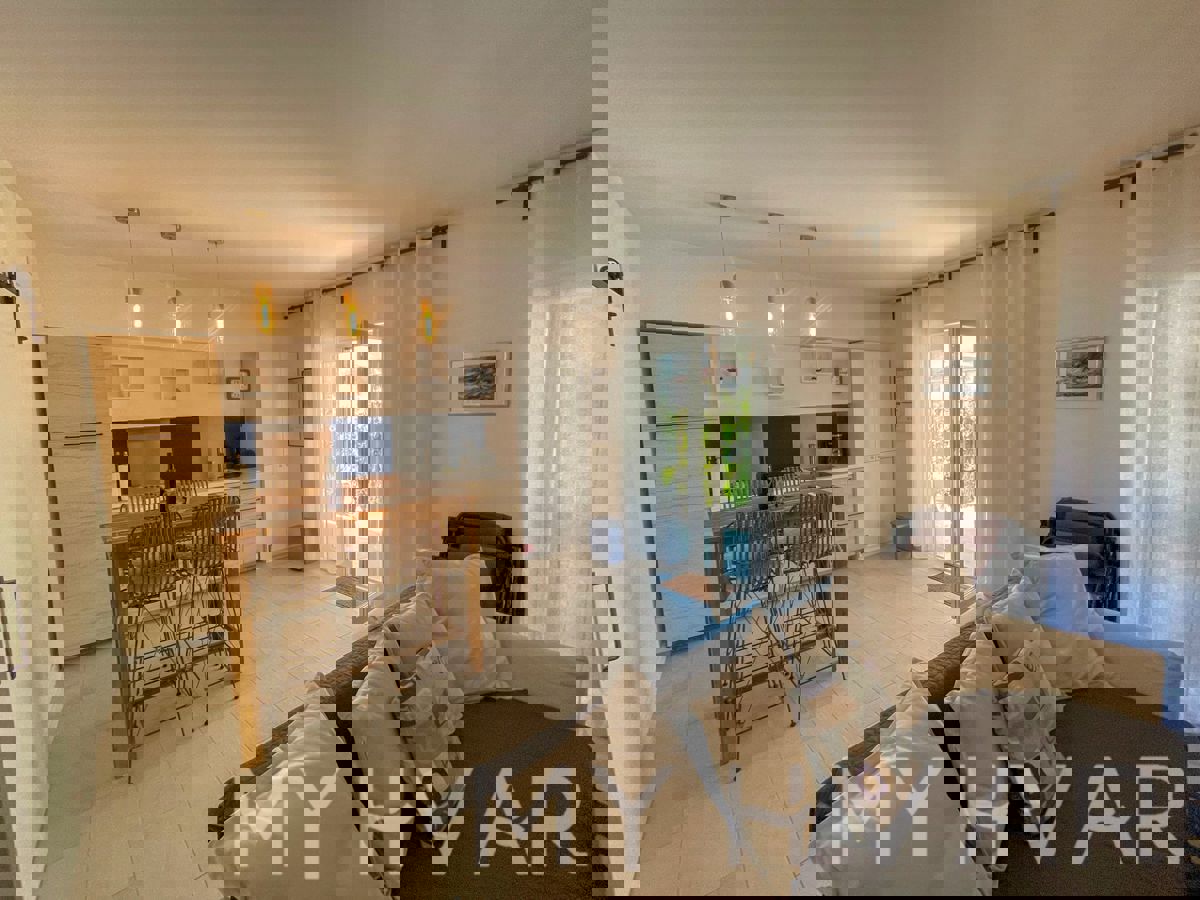 Casa indipendente in posizione tranquilla a Stari Grad