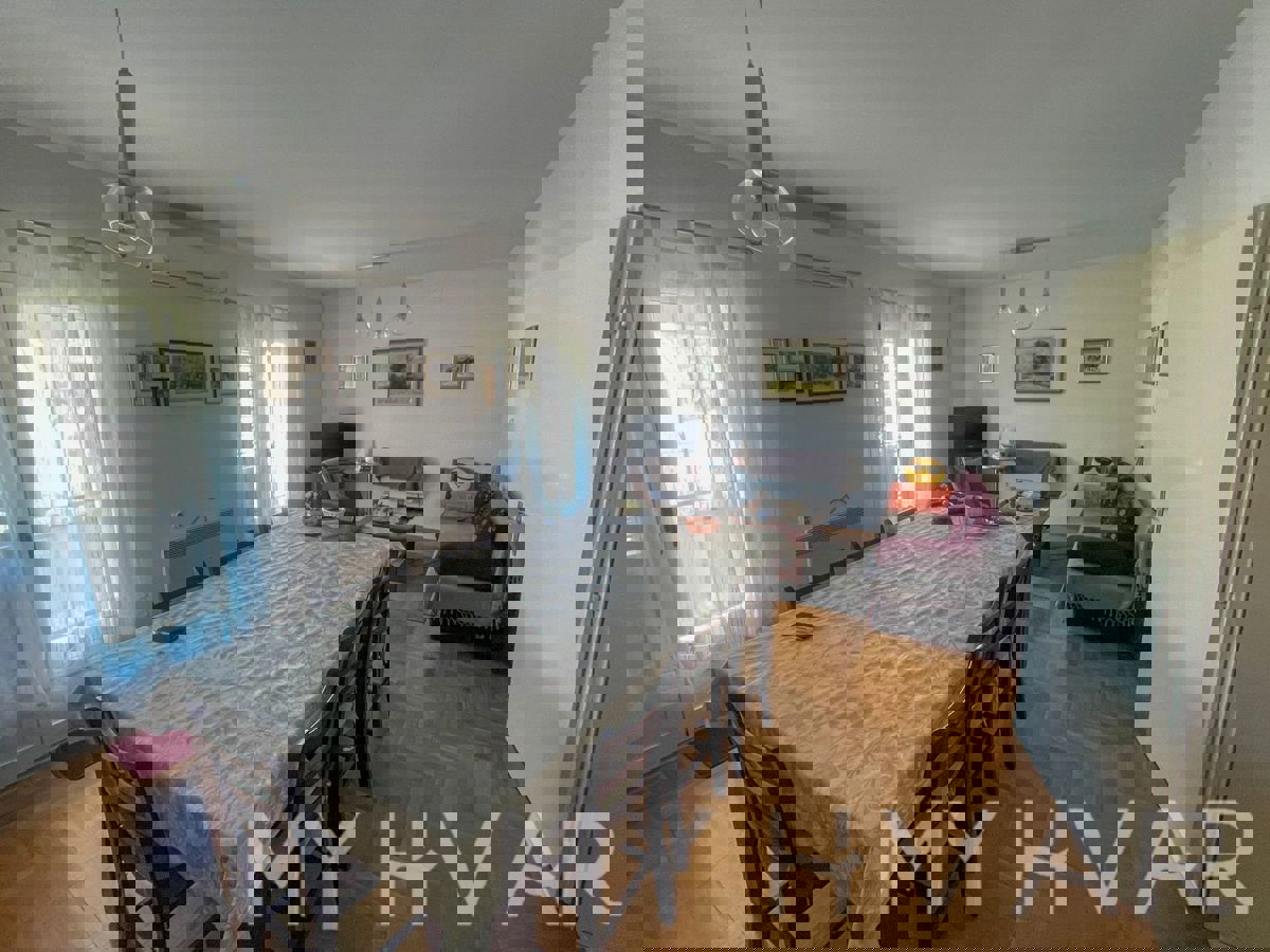 Casa indipendente in posizione tranquilla a Stari Grad