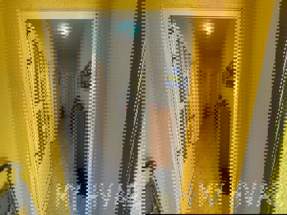 Casa indipendente in posizione tranquilla a Stari Grad