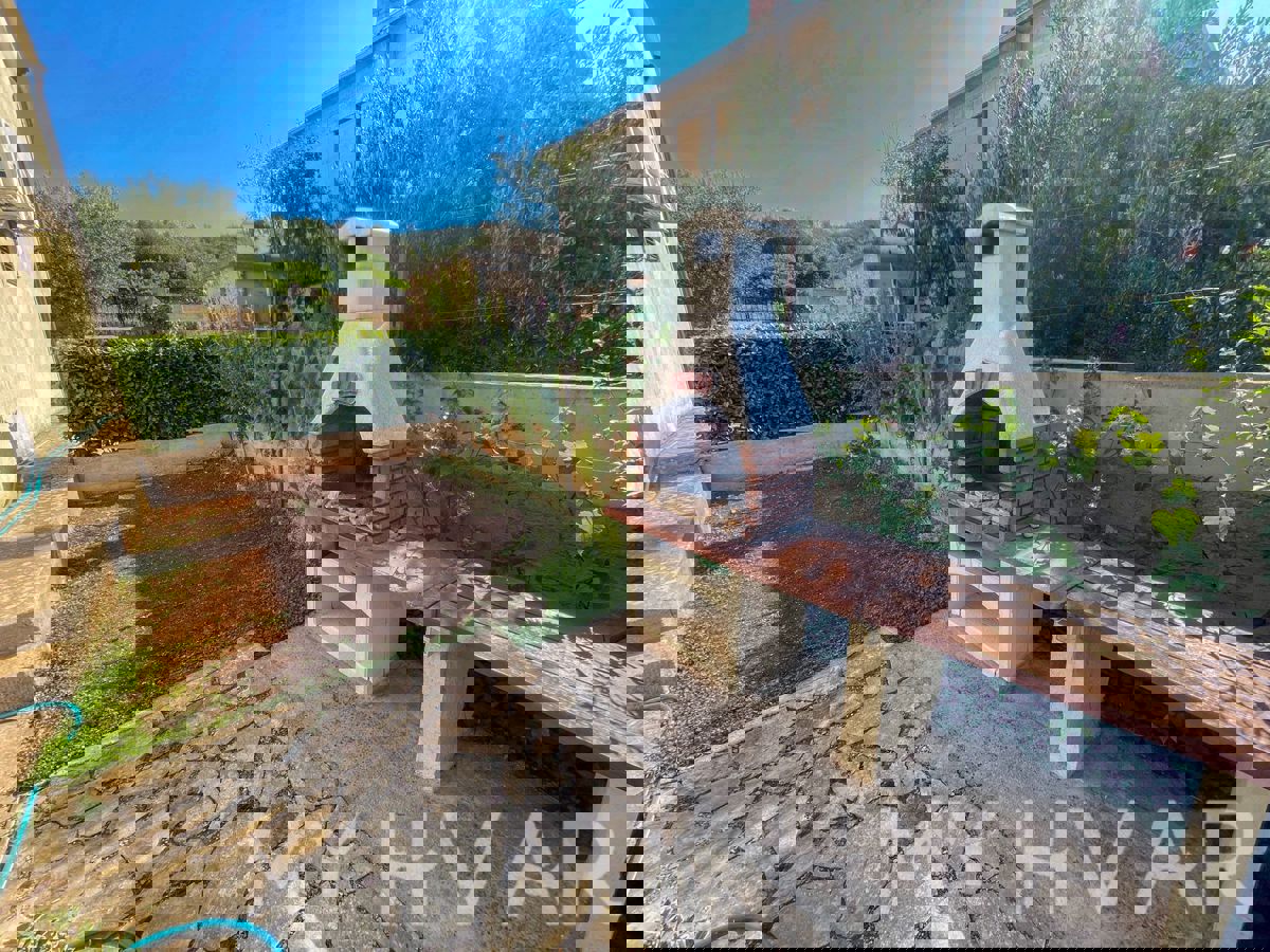 Casa indipendente in posizione tranquilla a Stari Grad