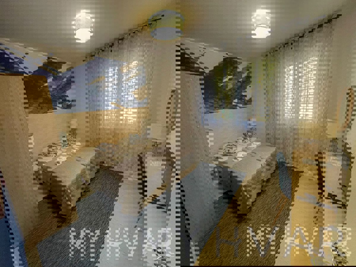 Casa indipendente in posizione tranquilla a Stari Grad