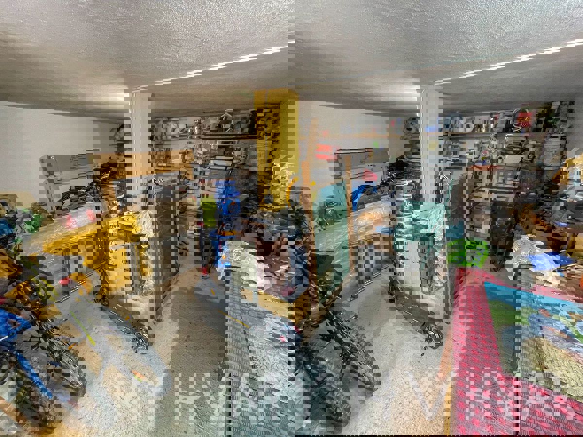 Casa indipendente in posizione tranquilla a Stari Grad