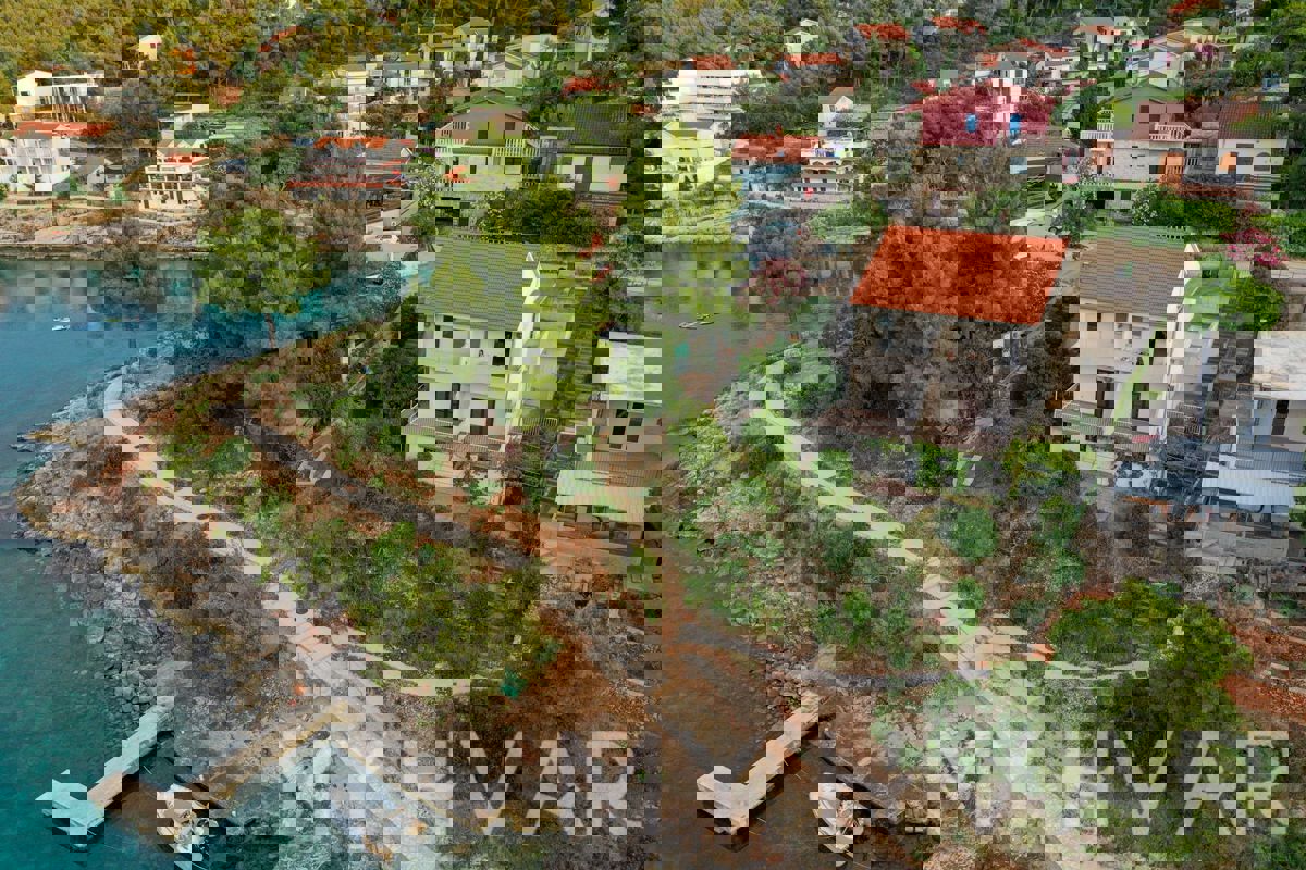 Appartamento in casa prima fila mare