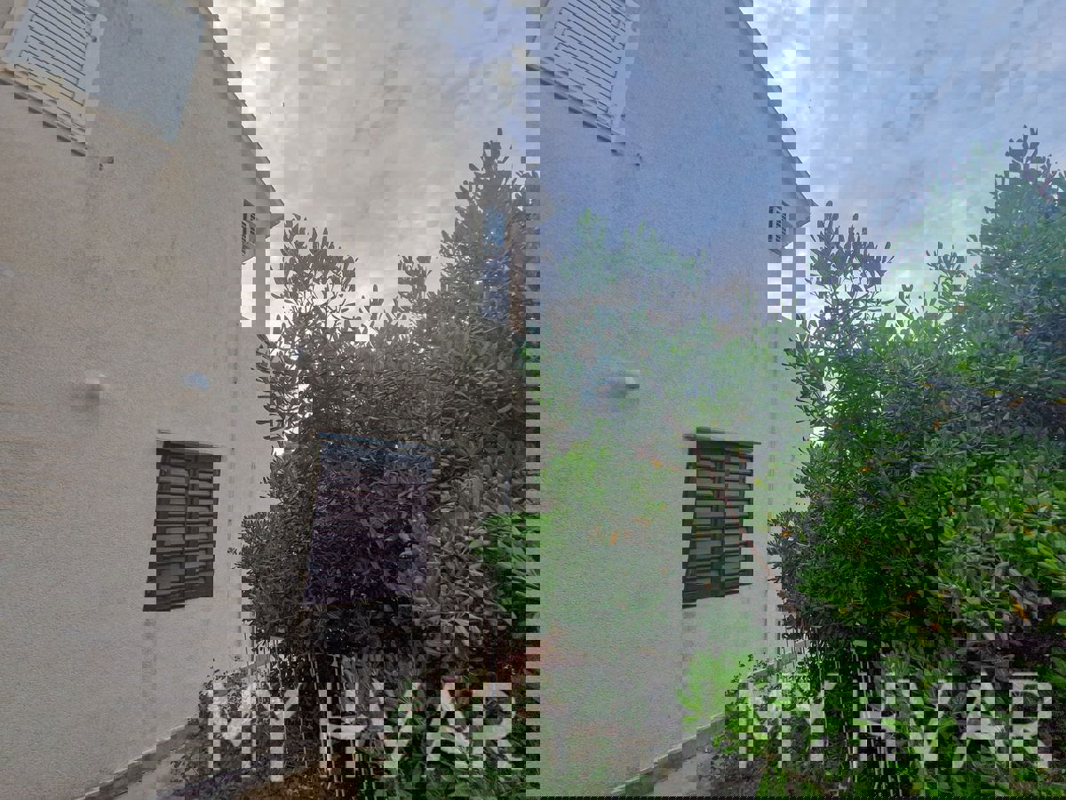 Appartamento in casa prima fila mare