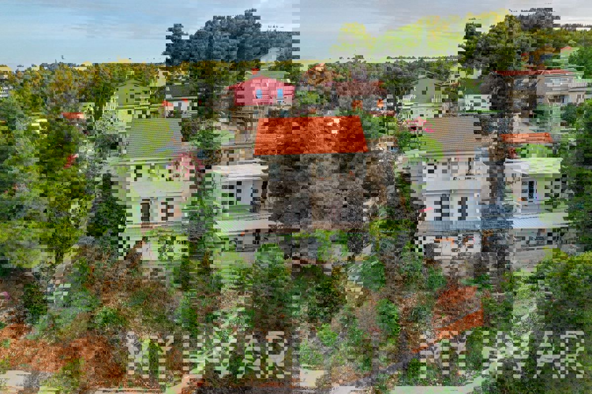 Appartamento in casa prima fila mare