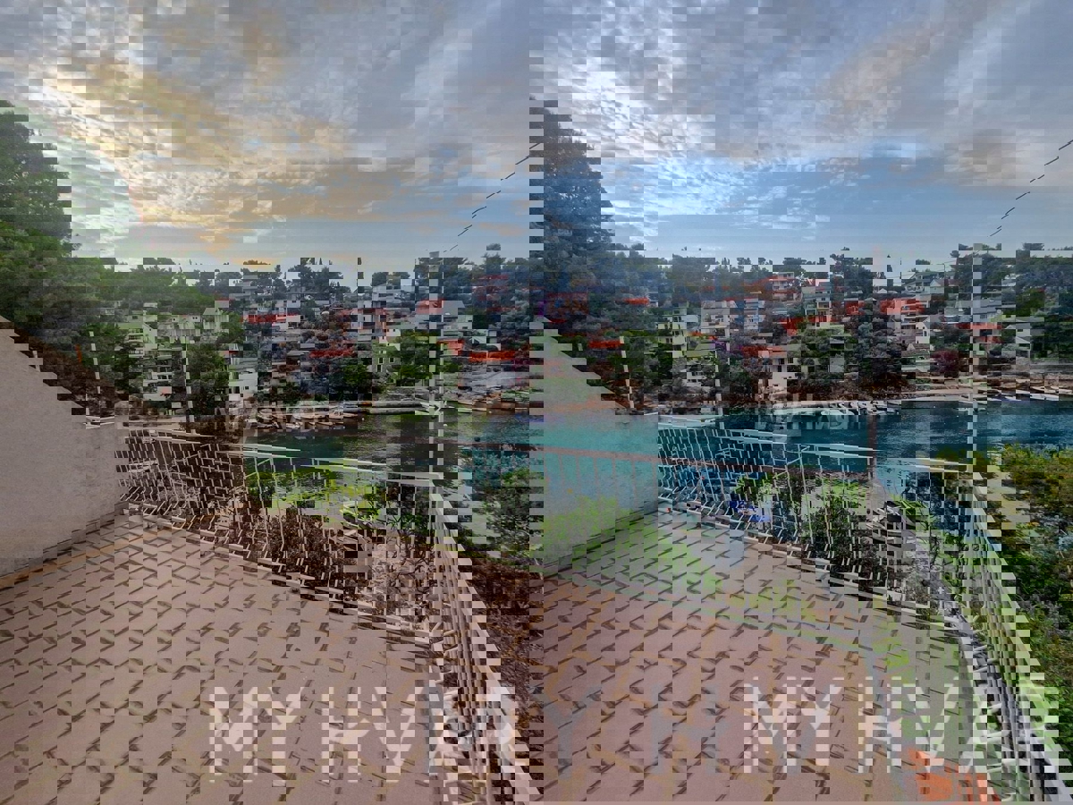 Appartamento in casa prima fila mare