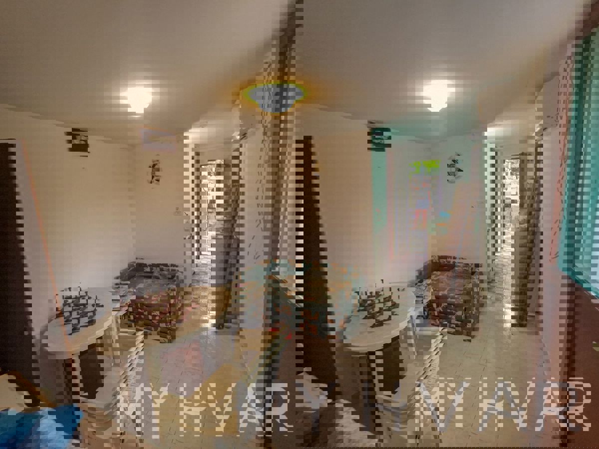 Appartamento in casa prima fila mare