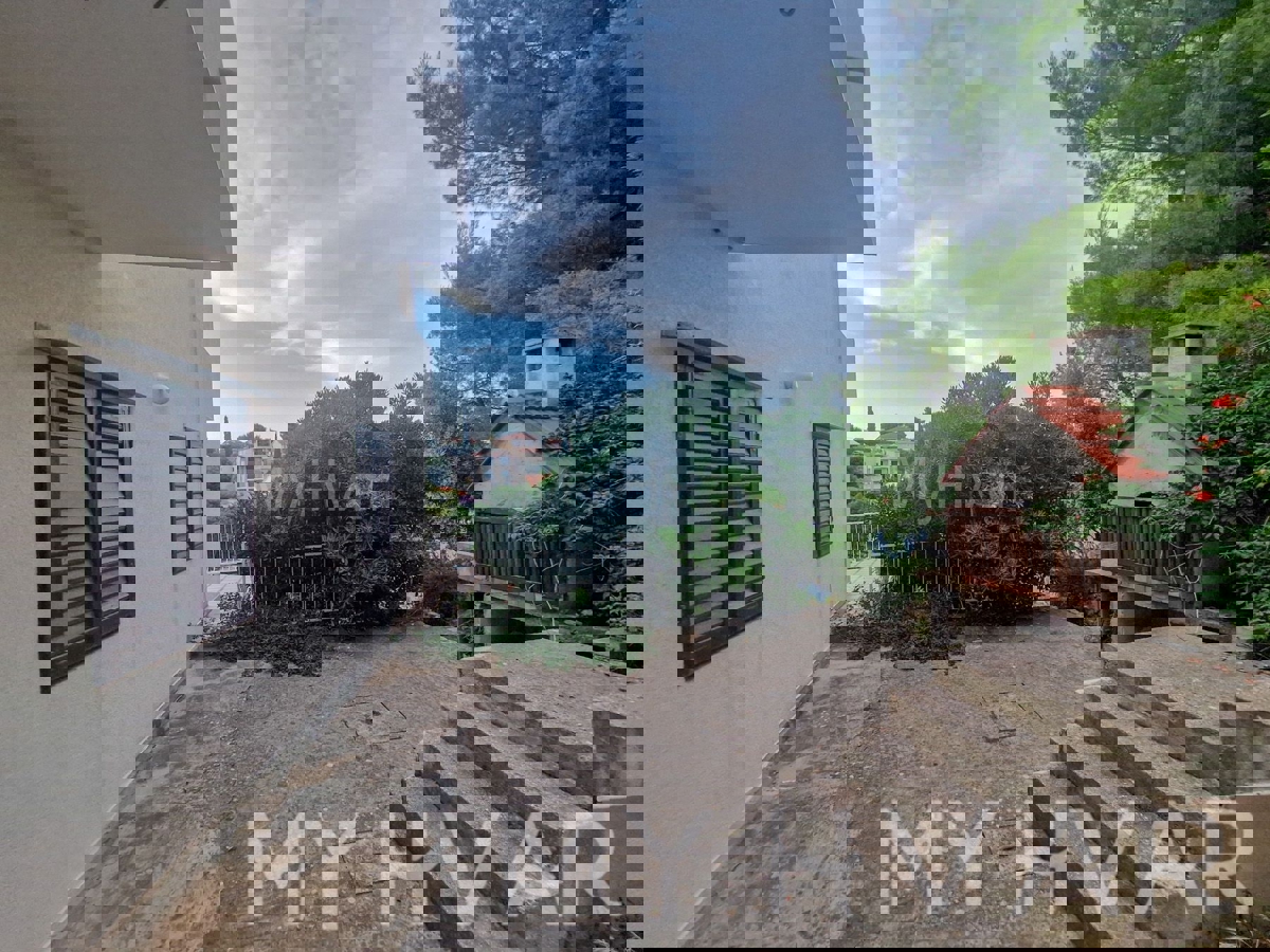 Appartamento in casa prima fila mare