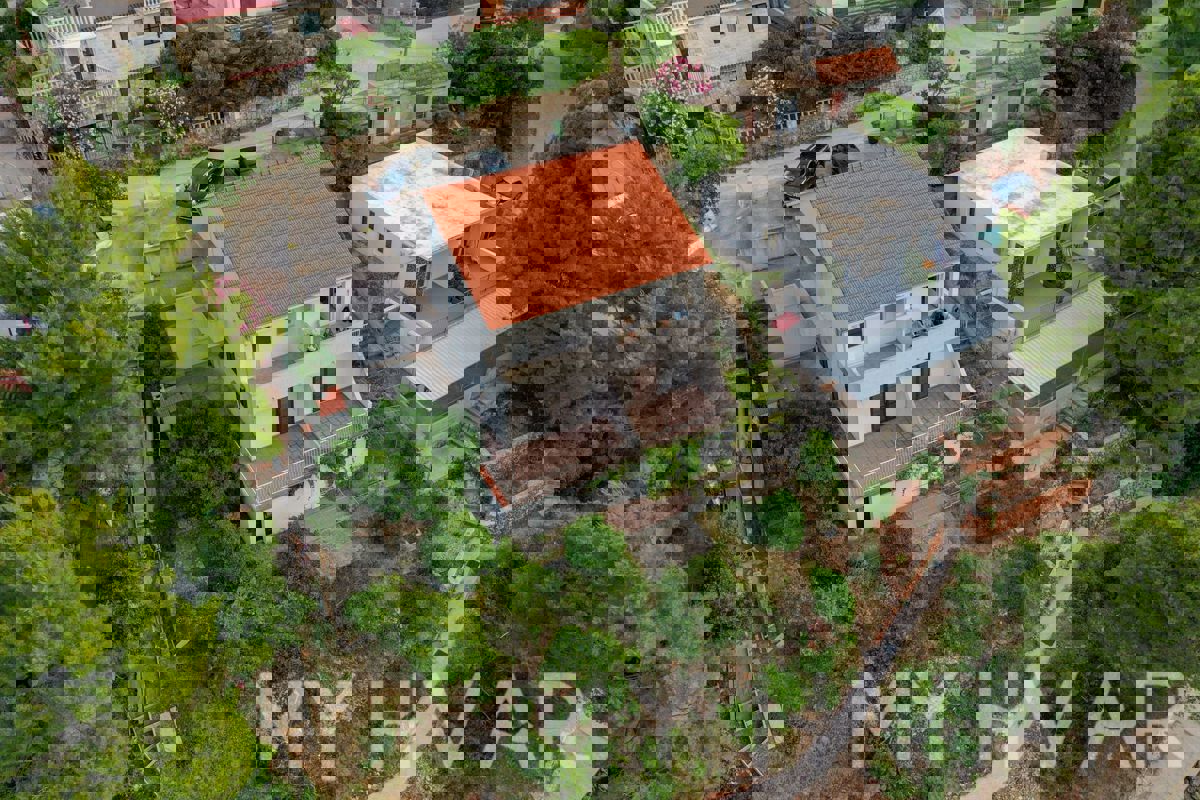 Appartamento in casa prima fila mare