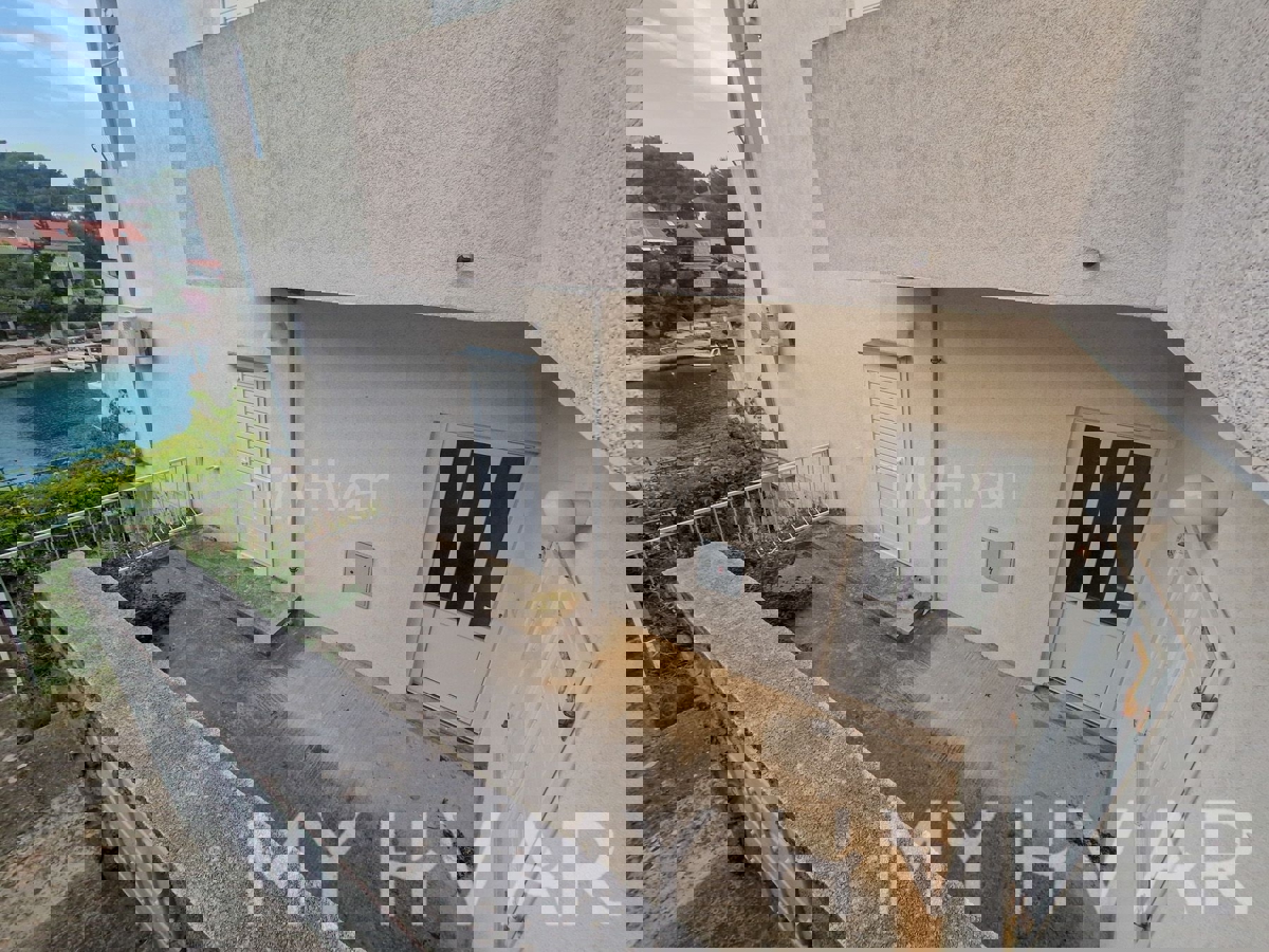 Appartamento in casa prima fila mare