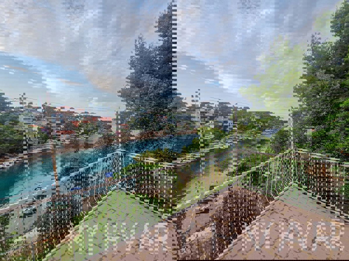 Appartamento in casa prima fila mare