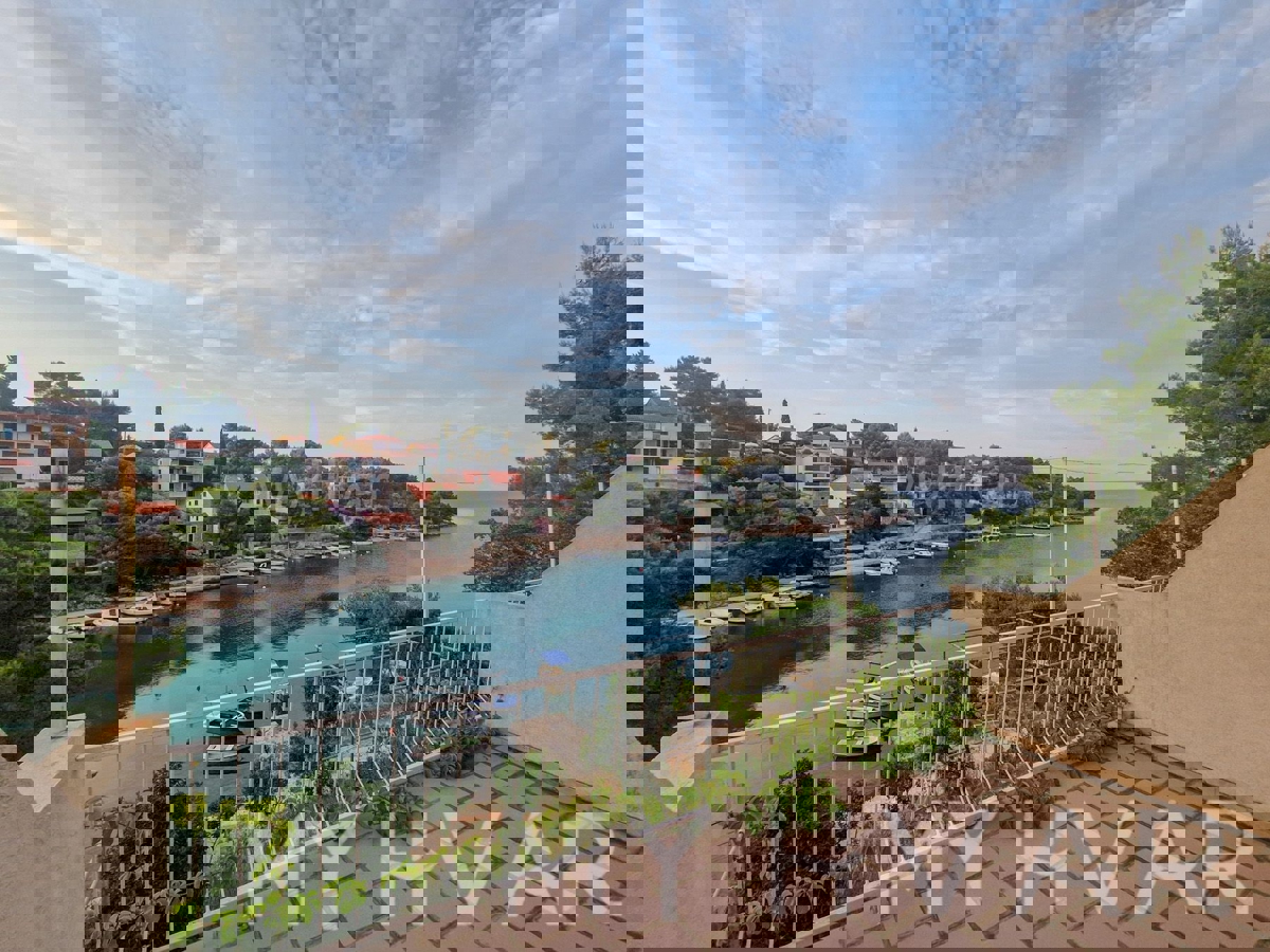 Appartamento in casa prima fila mare