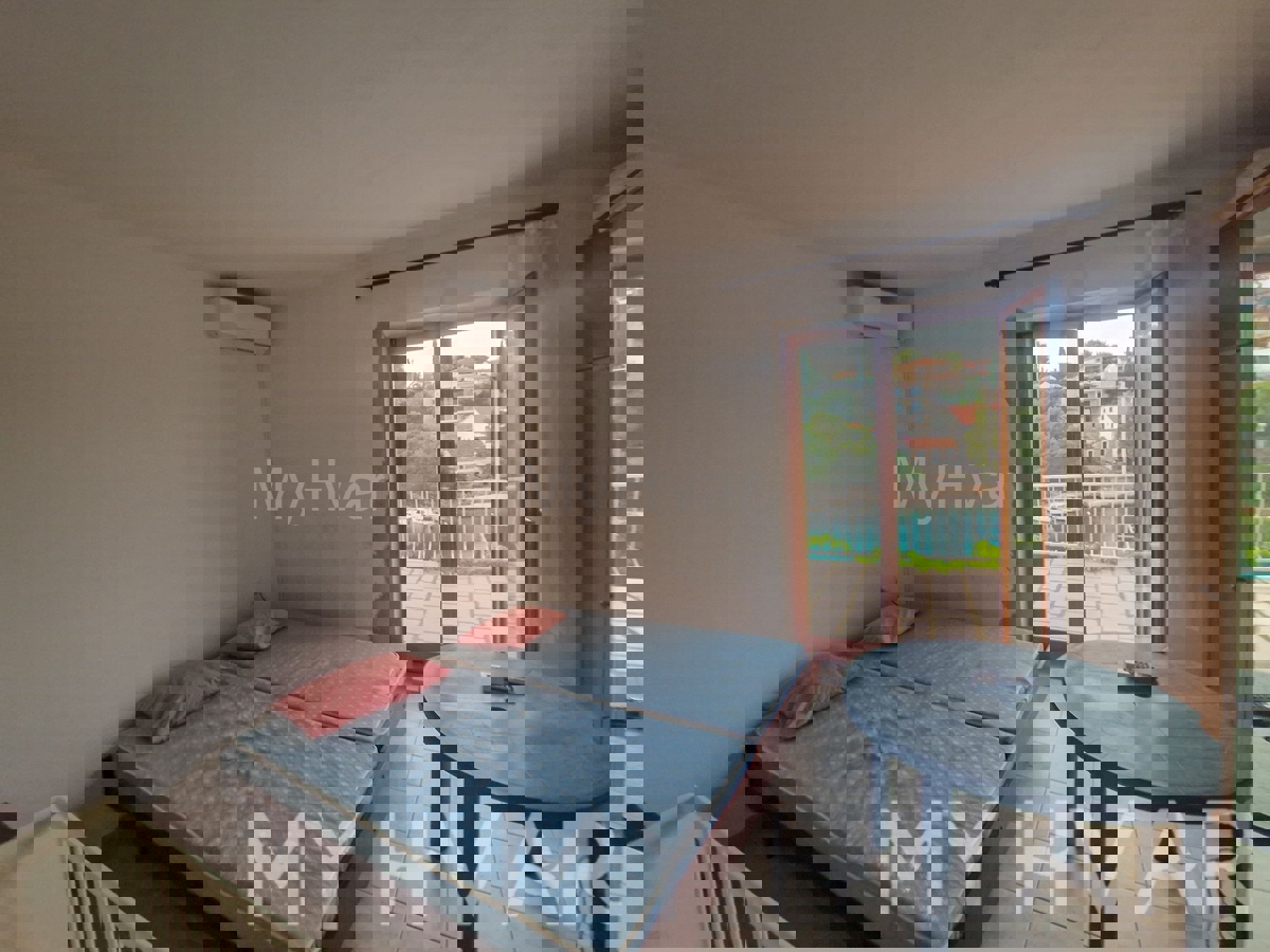 Appartamento in casa prima fila mare