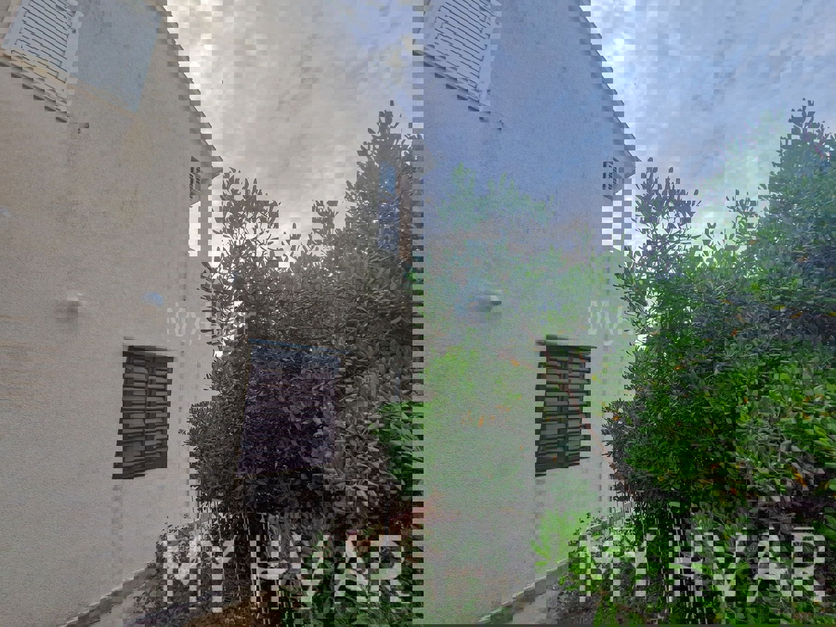 Appartamento in casa prima fila mare