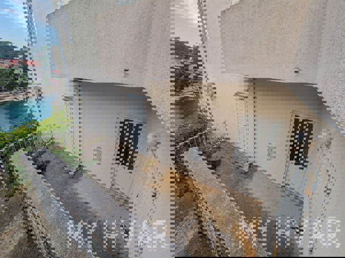 Appartamento in casa prima fila mare