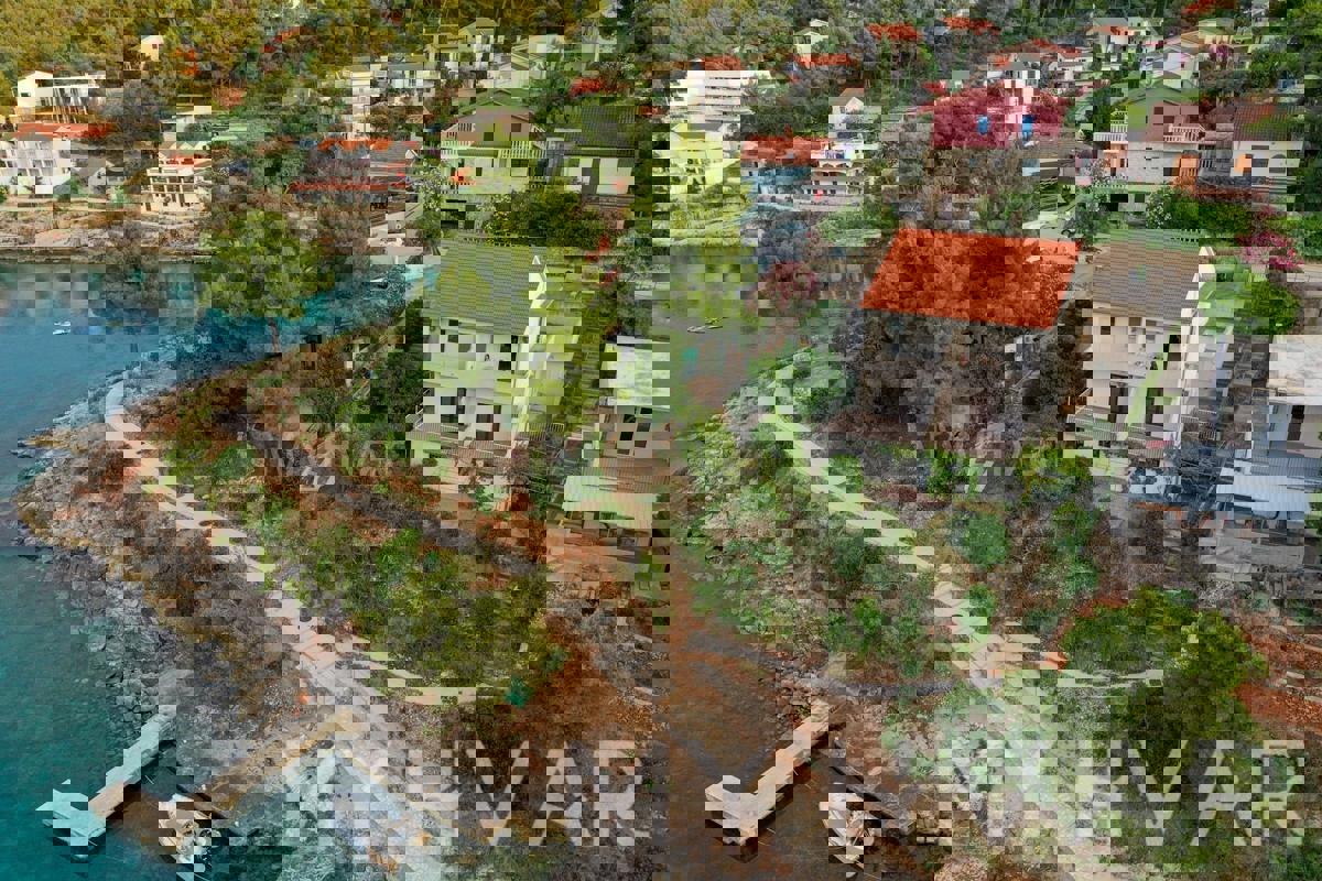 Appartamento in casa prima fila mare