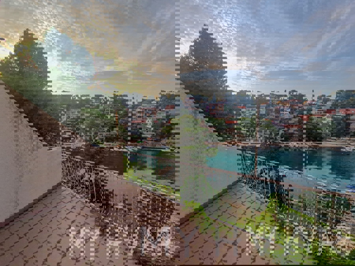 Appartamento in casa prima fila mare